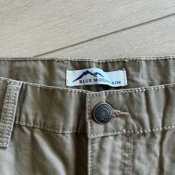 Blue Mountain Utility Fit Men's Pants 44x32 brown khaki excellent condition - Picture 2 of 5